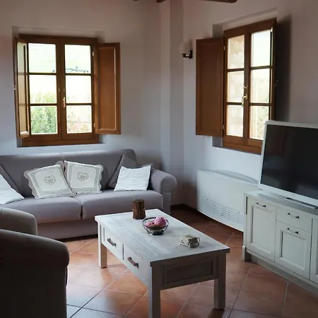 Holiday home Borgo Di Gaiole - Casa Bd - With A View & Travel Guide